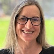 Lynn Wachs Headshot.