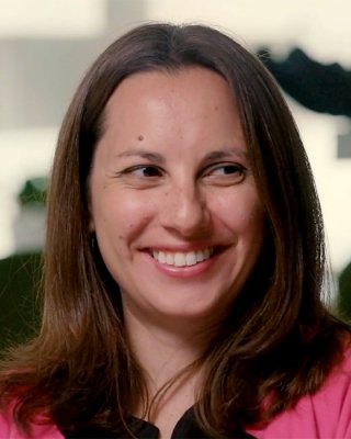 Carrie Blout Headshot.