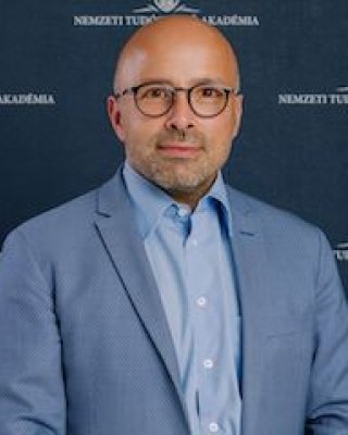 Péter Hegyi.