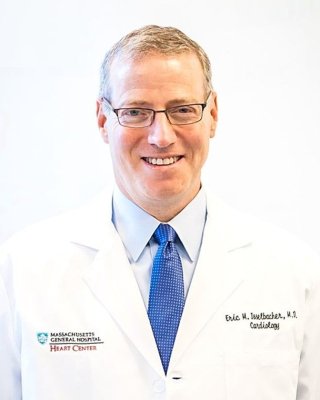 Headshot of Eric Isselbacher.